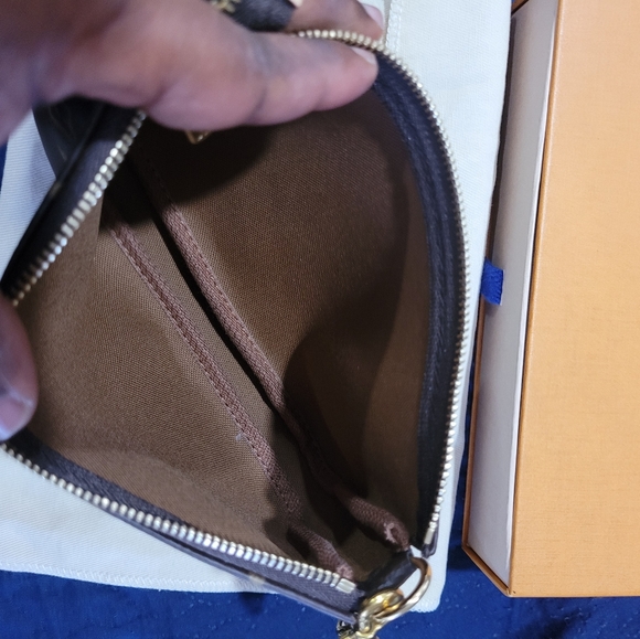 Louis Vuitton cosmetic Pouch New - Picture 7 of 12